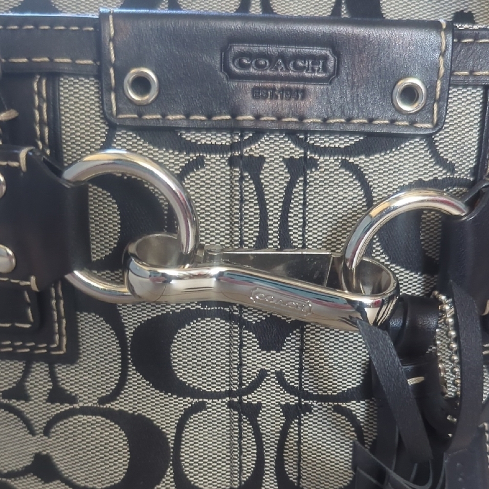 Coach Black and Gray Signature Hamptons Tote Signature C Bag - Picture 4 of 12